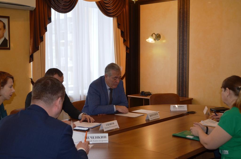 Григорий Житенев провел прием граждан по вопросам освещения и строительства дорог для участков ИЖС.
