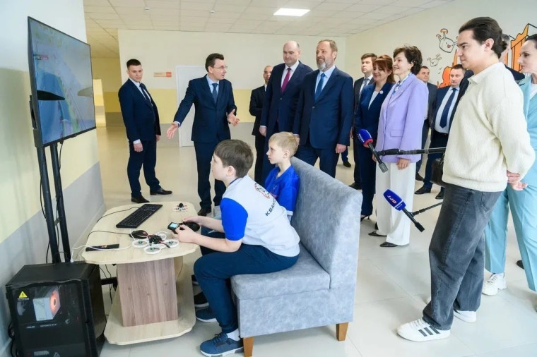 Игорь Комаров посетил в Оренбурге Политехнический лицей, открытый при участии Президента России.